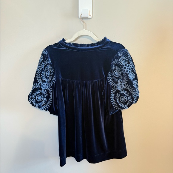 Umgee • Embroidered Crushed Velvet Navy Blue Puff Sleeve Sz Medium Preppy Casual - Picture 6 of 7